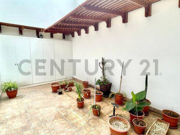 Venta dpto. con 2 terrazas en Surco