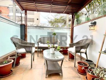Venta dpto. con 2 terrazas en Surco