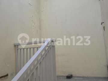 Rumah 1.5 Lantai Rungkut Surabaya - Rm106apd