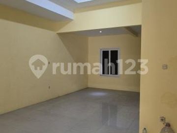 Rumah 1.5 Lantai Rungkut Surabaya - Rm106apd