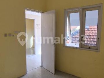 Rumah 1.5 Lantai Rungkut Surabaya - Rm106apd