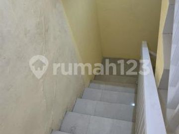 Rumah 1.5 Lantai Rungkut Surabaya - Rm106apd