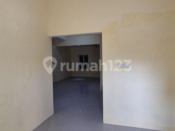 Rumah 1.5 Lantai Rungkut Surabaya - Rm106apd