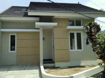 RUMAH CANTIK MURAH DEKAT JALAN JOGJA SOLO