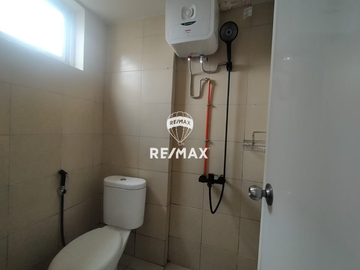 Dijual Oak Tower B Lantai 11 – View Kolam Renang, Full Furnish, 2 Bedroom, AJB Ready