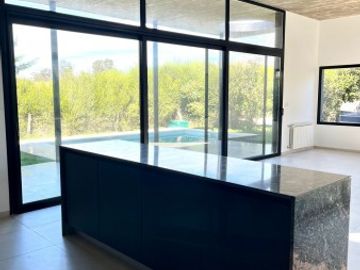 casa en venta 4 ambientes, industrial moderna,  La Reserva de Hudson