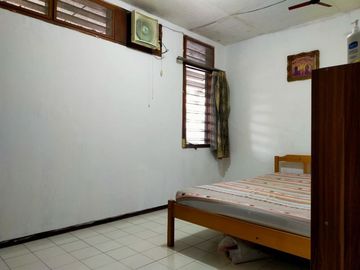 Rumah 2 lantai di rungkut menanggal dekat kampus UPN 7 kamar bisa ut kost, harga ciamik