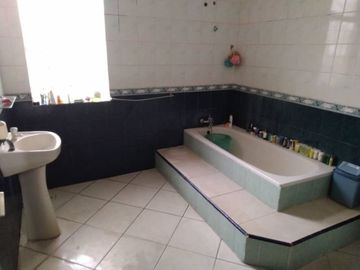 Rumah di Gandul. 1Lt, Semi Furnish, Lingk. Nyaman