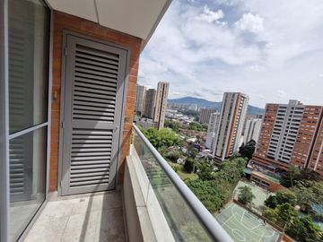 apartamento en arriendo en tres esquinas. Cod A515480