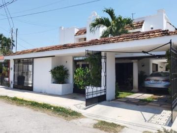 Casa en Venta en la Col. México en Mérida, Yucatán 3Rec, cto de serv, 2Niveles