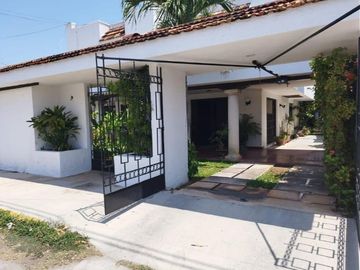 Casa en Venta en la Col. México en Mérida, Yucatán 3Rec, cto de serv, 2Niveles