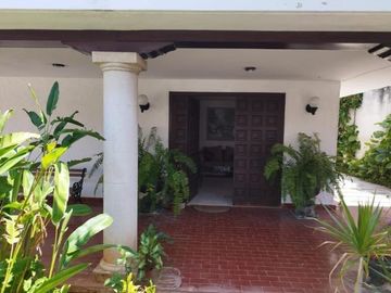 Casa en Venta en la Col. México en Mérida, Yucatán 3Rec, cto de serv, 2Niveles