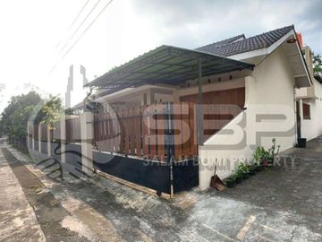 Best Deal Murah, Lt 350m2 Rumah Dijual Jogja Cantik Luas jl klaiurang km 13 dkt UII, SemiFurnish