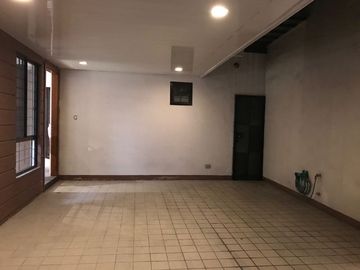 For Rent 3-Storey Townhouse in New Manila