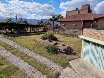MUY LINDA CASA EN VENTA EN LAGO AZUL, BARRIO PRIVADO, CON VISTAS AL LAGO Y SIERRAS DESLUMBRANTES