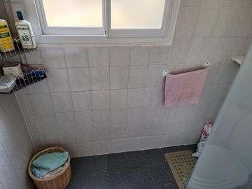 MUY LINDA CASA EN VENTA EN LAGO AZUL, BARRIO PRIVADO, CON VISTAS AL LAGO Y SIERRAS DESLUMBRANTES