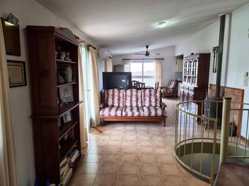 MUY LINDA CASA EN VENTA EN LAGO AZUL, BARRIO PRIVADO, CON VISTAS AL LAGO Y SIERRAS DESLUMBRANTES