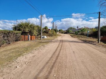 MUY LINDA CASA EN VENTA EN LAGO AZUL, BARRIO PRIVADO, CON VISTAS AL LAGO Y SIERRAS DESLUMBRANTES