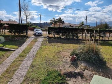 MUY LINDA CASA EN VENTA EN LAGO AZUL, BARRIO PRIVADO, CON VISTAS AL LAGO Y SIERRAS DESLUMBRANTES