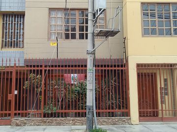 🌟 ¡Disfruta la comodidad y calidez de tu nuevo hogar en Chiclayo! 🌟

🏡 Dirección: Rosales 253, Chiclayo, un lugar perfecto para quienes buscan tranq