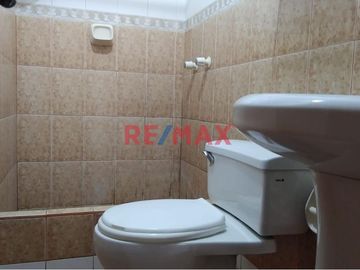 🌟 ¡Disfruta la comodidad y calidez de tu nuevo hogar en Chiclayo! 🌟

🏡 Dirección: Rosales 253, Chiclayo, un lugar perfecto para quienes buscan tranq