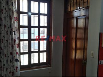 🌟 ¡Disfruta la comodidad y calidez de tu nuevo hogar en Chiclayo! 🌟

🏡 Dirección: Rosales 253, Chiclayo, un lugar perfecto para quienes buscan tranq