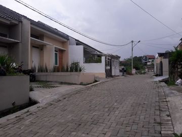 beli rumah BONUS BALKON di sariwangi dengan harga promo akhir tahun