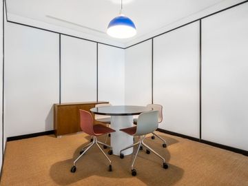 Private office space tailored to your business’ unique needs in Signature Revenue Tower