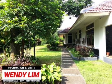 DIJUAL RUMAH ASRI dgn TAMAN, S.POOL di Jl GAHARU, CILANDAK BARAT