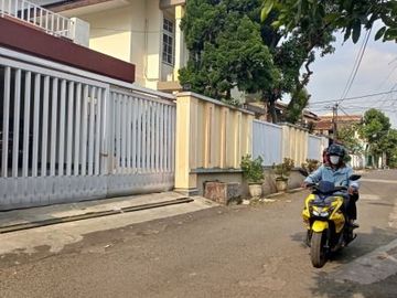 DIJUAL RUMAH MEWAH 2 LANTAI MODERN DI HOOK DI DALAM KOMPLEK