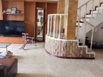 DIJUAL RUMAH MEWAH 2 LANTAI MODERN DI HOOK DI DALAM KOMPLEK