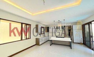 Brand New House with Pool for Sale in Multinational Village, Para&ntilde;aque City