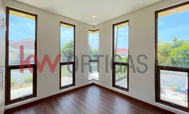 Brand New House with Pool for Sale in Multinational Village, Para&ntilde;aque City