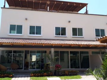 Hermoso condominio Estilo Californiano