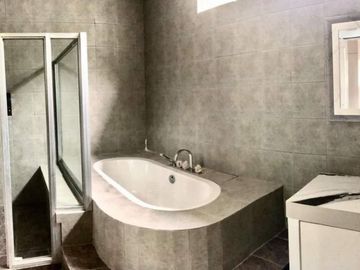 8 BR for Sale in Quezon City