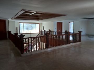 Disewakan Rumah cantik kawasan Pondok Indah Jakarta selatan