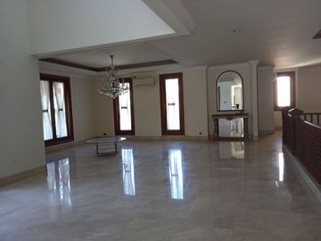 Disewakan Rumah cantik kawasan Pondok Indah Jakarta selatan