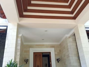 Disewakan Rumah cantik kawasan Pondok Indah Jakarta selatan