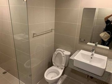 Negotiable Rush Sale 1BR Condo Unit across Uptown Mall