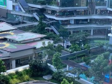 Negotiable Rush Sale 1BR Condo Unit across Uptown Mall