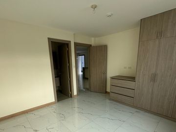 Acogedor departamento ubicado en el centro de los ceibos,con vista al valle y cercania al centro comercial
