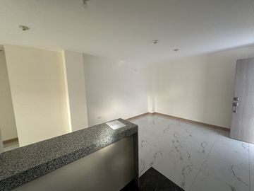 Acogedor departamento ubicado en el centro de los ceibos,con vista al valle y cercania al centro comercial