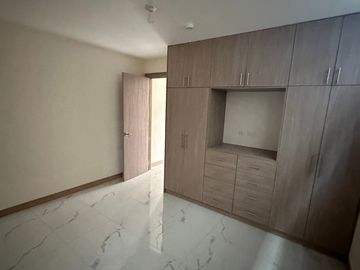 Acogedor departamento ubicado en el centro de los ceibos,con vista al valle y cercania al centro comercial