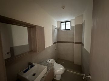 Acogedor departamento ubicado en el centro de los ceibos,con vista al valle y cercania al centro comercial