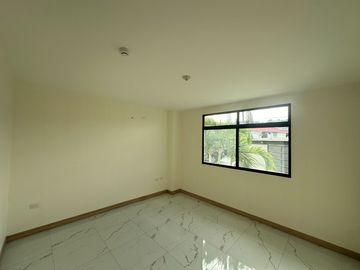 Acogedor departamento ubicado en el centro de los ceibos,con vista al valle y cercania al centro comercial