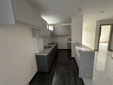 Acogedor departamento ubicado en el centro de los ceibos,con vista al valle y cercania al centro comercial