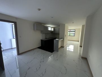 Acogedor departamento ubicado en el centro de los ceibos,con vista al valle y cercania al centro comercial