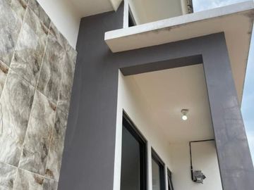 Rumah minimalis strategis row jalan luas