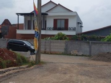 Rumah minimalis strategis row jalan luas