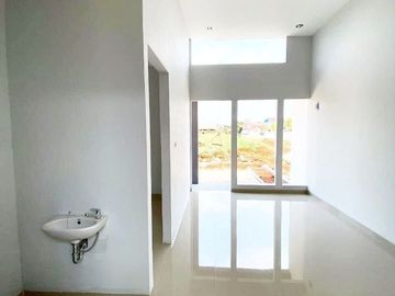 Rumah minimalis strategis row jalan luas
